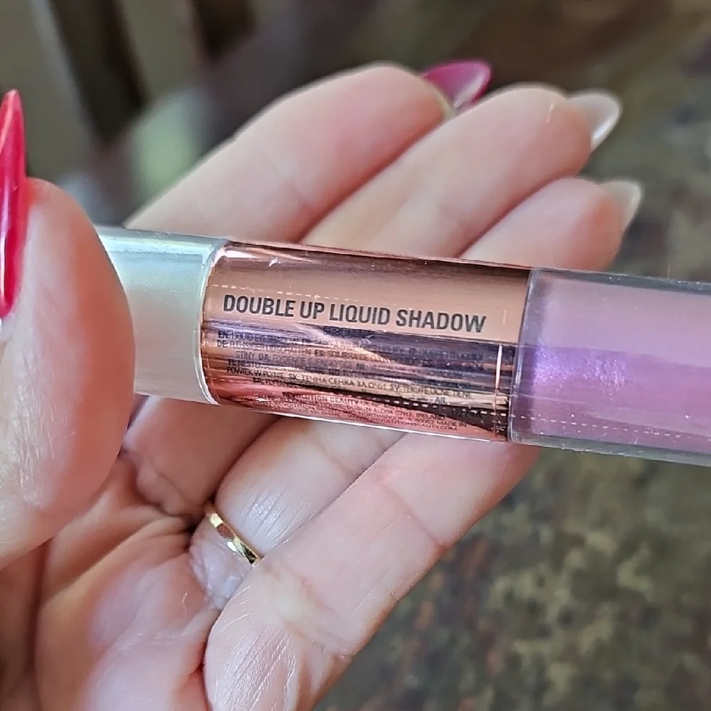 Revolution Liquid Eyes Shadow Duo - Metallic Pink and Copper